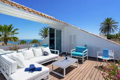Terrassa de Casa o xalet en venda en Marbella amb Aire condicionat, Calefacció i Jardí privat