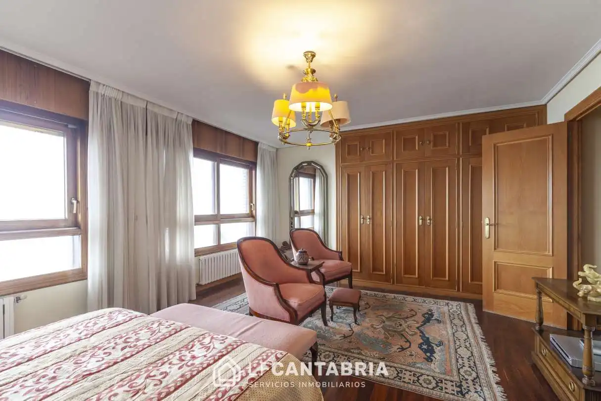 Habitación de Dúplex en venta en Santander con Calefacción y Terraza
