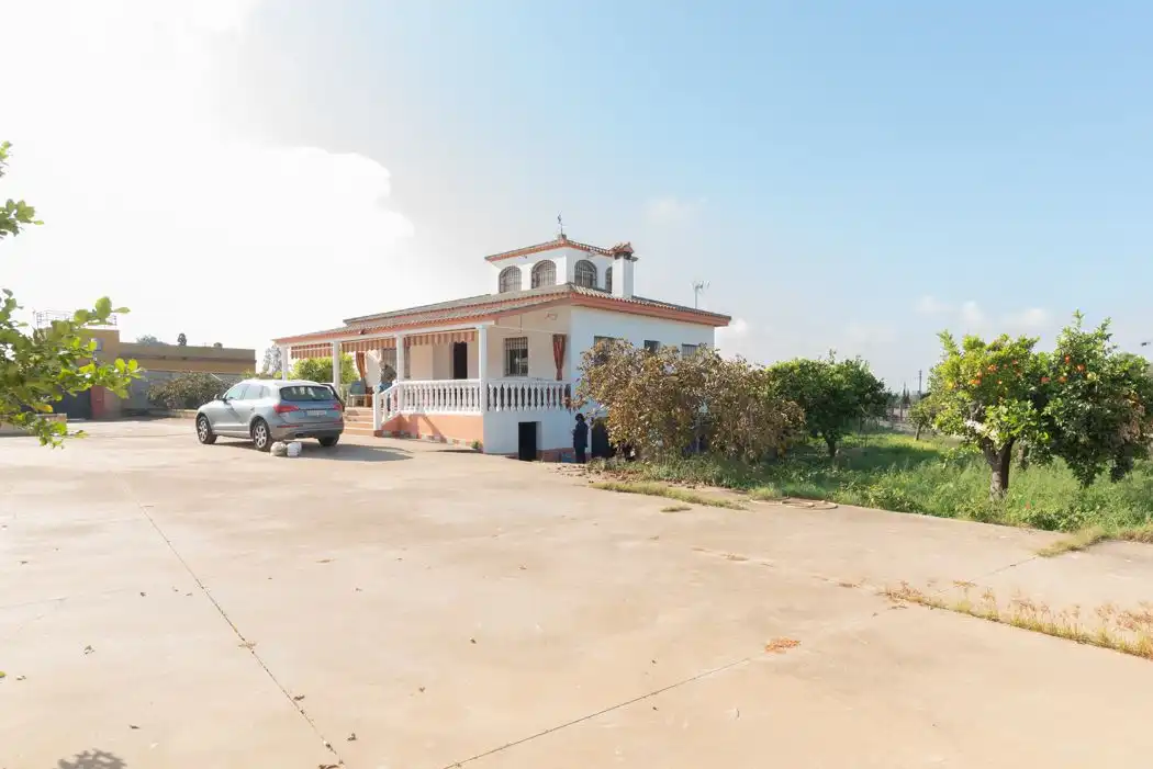 Vista exterior de Casa o chalet en venta en Alcalá de Guadaira con Piscina