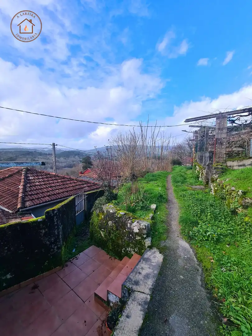 Casa adosada en venta en Lobios con Terraza, Trastero y Amueblado