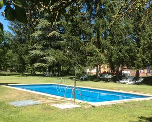 Piscina de Casa o xalet en venda en Villariezo amb Calefacció, Jardí privat i Terrassa