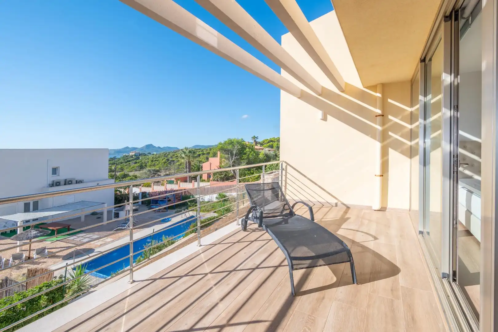 Terrasse von Einfamilien-Reihenhaus zum Verkauf in Capdepera mit Klimaanlage, Privatgarten und Terrasse