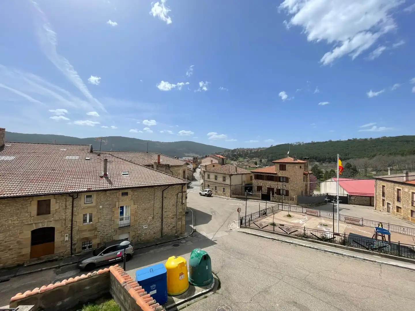 Vista exterior de Finca rústica en venda en Regumiel de la Sierra amb Jardí privat, Parquet i Traster