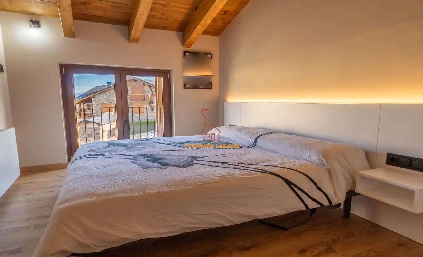 Dormitori de Casa adosada en venda en Fontanals de Cerdanya amb Calefacció, Jardí privat i Parquet