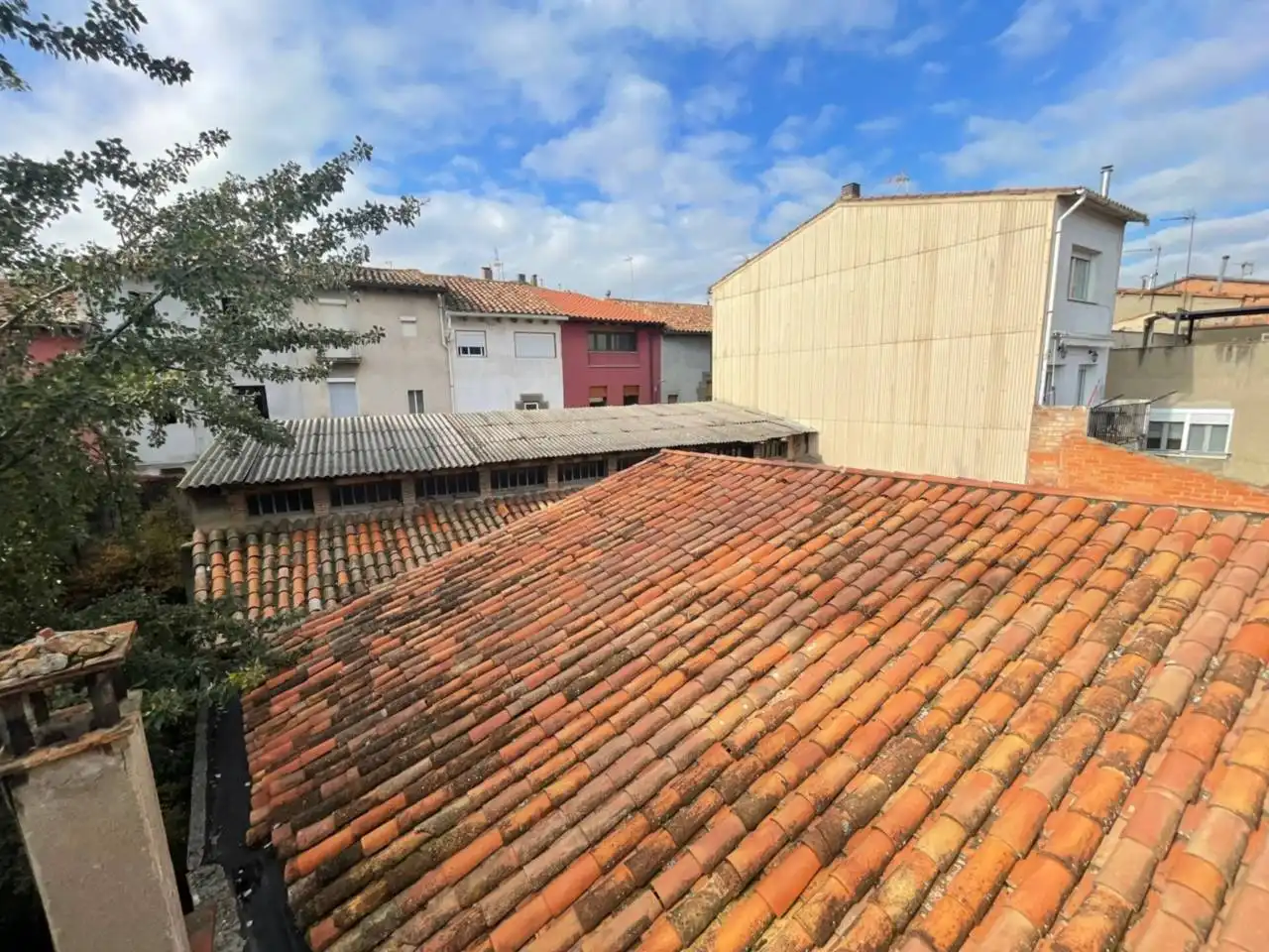 Exterior view of Houses for sale in Manlleu