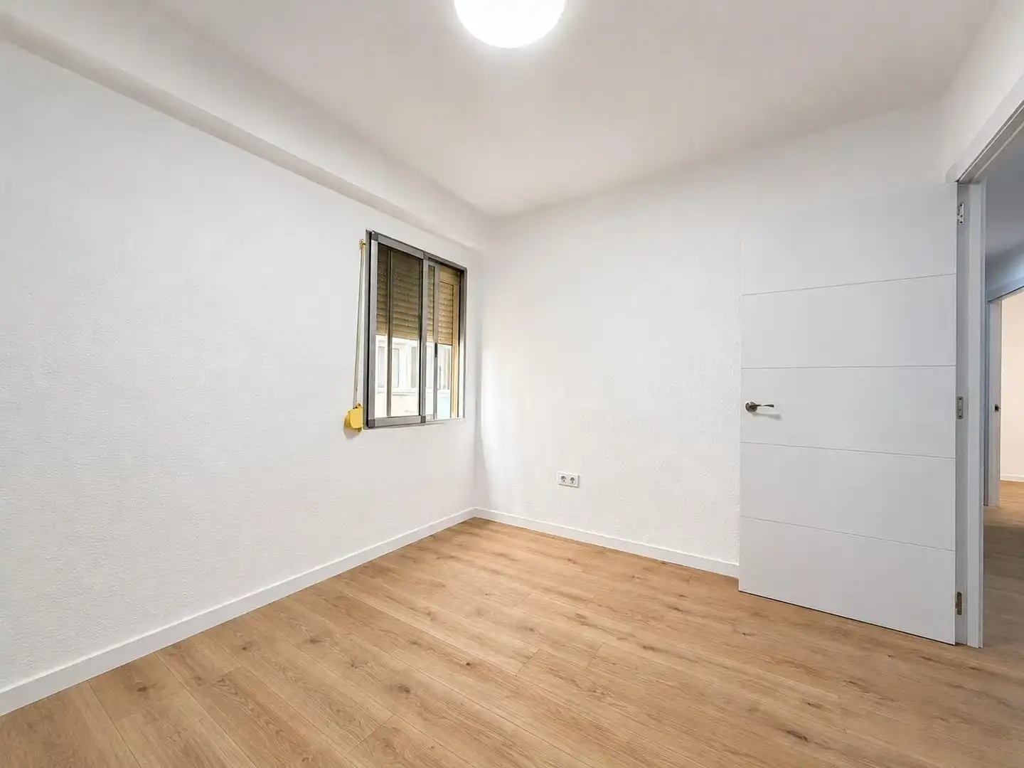 Bedroom of Flat for rent in Valencia  with Air Conditioner, Heating and Balcony