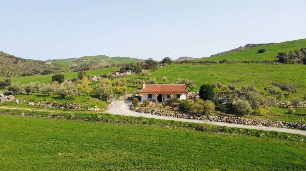 Vista exterior de Finca rústica en venta en Álora con Terraza, Trastero y Piscina