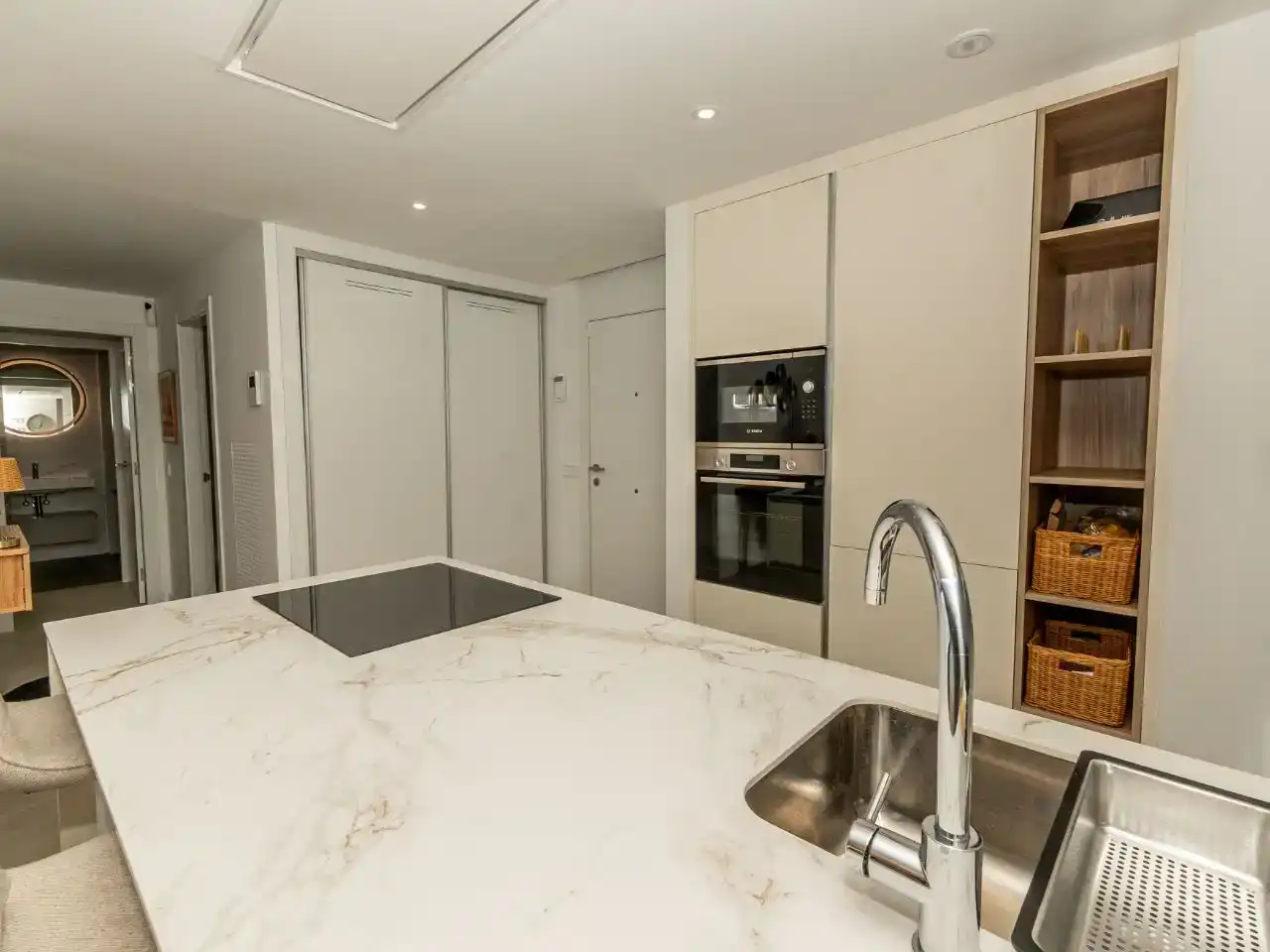 Cuina de Apartament de lloguer en Fuengirola amb Aire condicionat, Piscina i Balcó