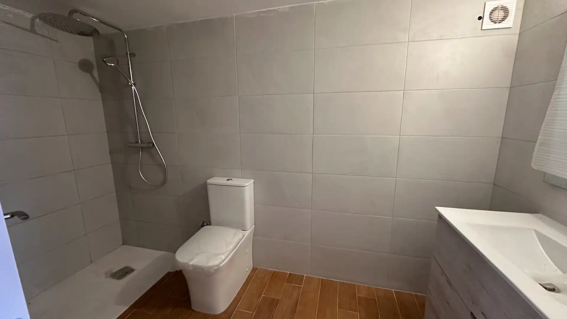 Bathroom of Houses for sale in La Vall de Bianya  with Heating, Private garden and Parquet flooring