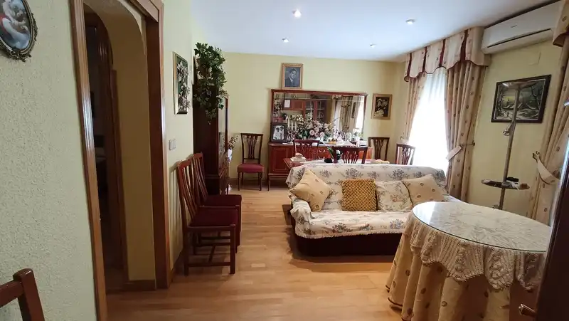 Sala d'estar de Edifici en venda en Madrid