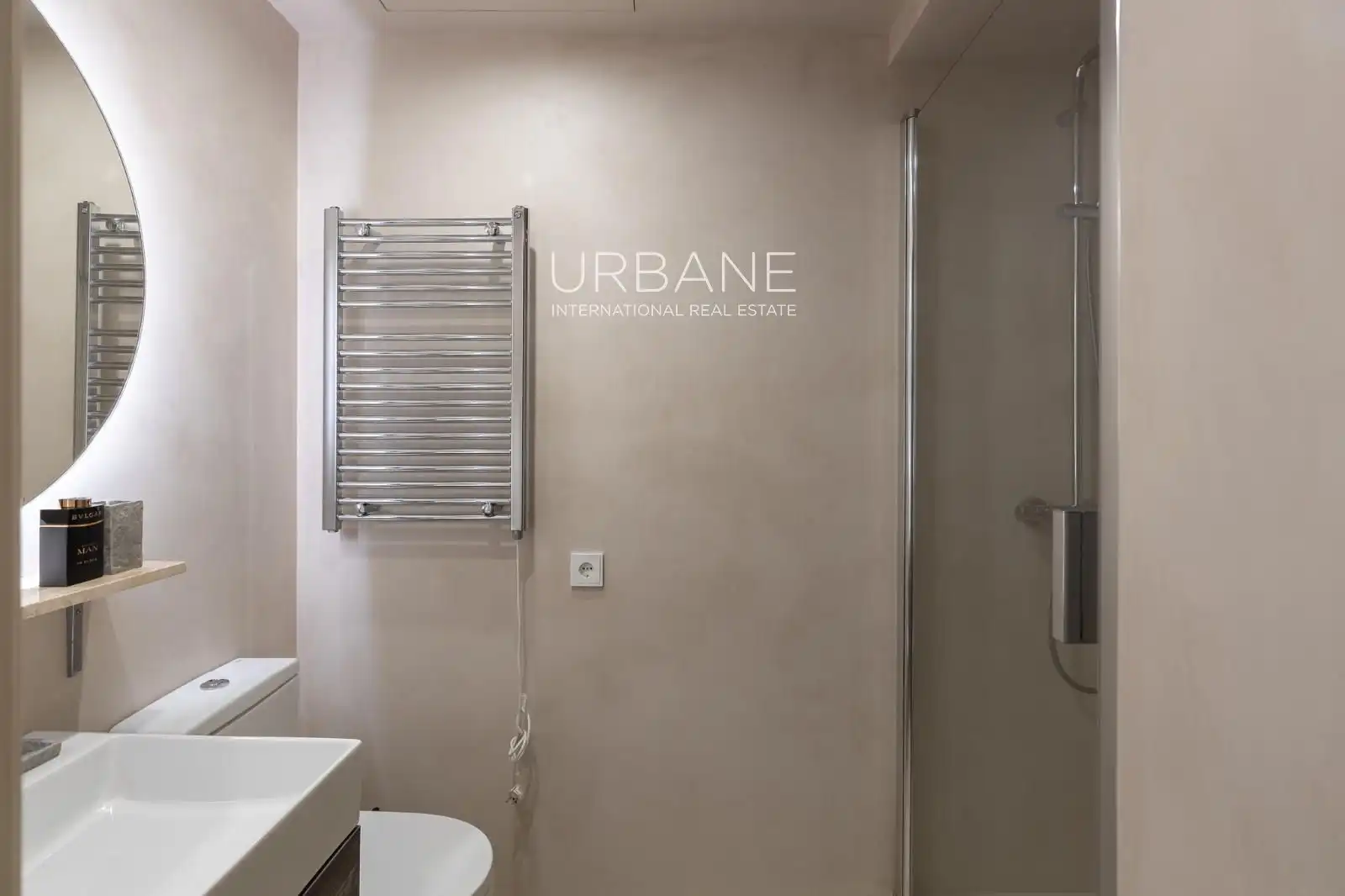 Badezimmer von Wohnung zum Verkauf in Barcelona mit Klimaanlage, Heizung und Terrasse