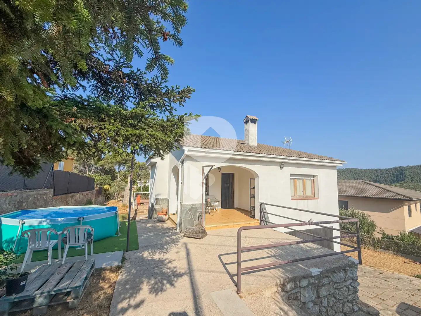 Vista exterior de Casa o xalet en venda en Vallirana amb Aire condicionat, Calefacció i Jardí privat