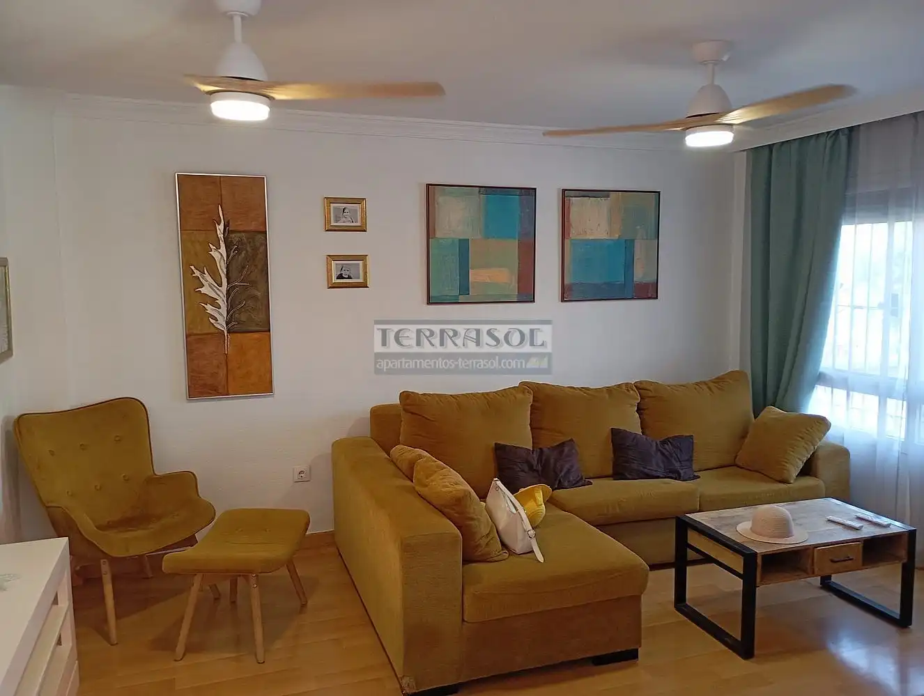 Living room of Detached homes for sale in Vélez-Málaga  with Air Conditioner, Heating and Terrace
