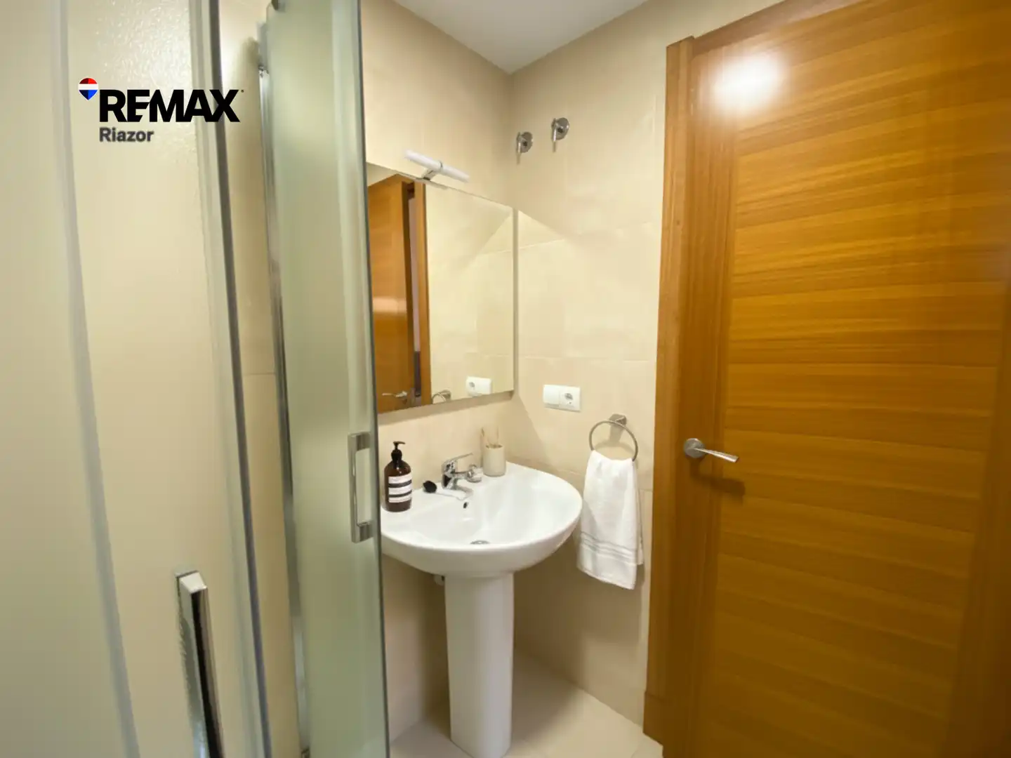 Bathroom of Flat for sale in Lalín  with Heating, Parquet flooring and Storage room