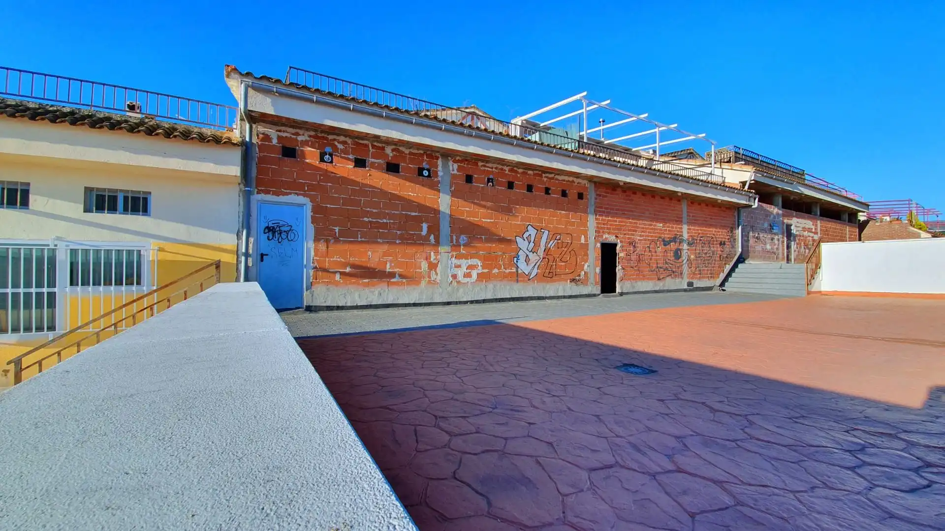 Exterior view of Commercial properties for sale in Guadalix de la Sierra