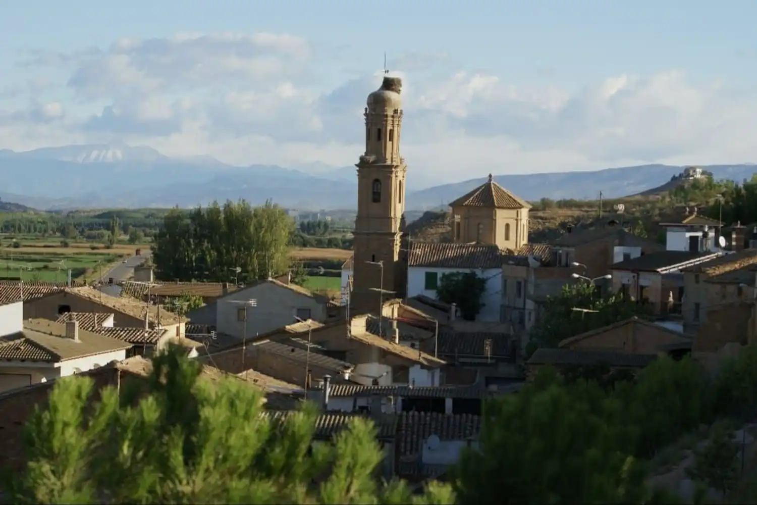 Vista exterior de Casa o xalet en venda en Pueyo de Santa Cruz amb Terrassa, Traster i Piscina comunitària