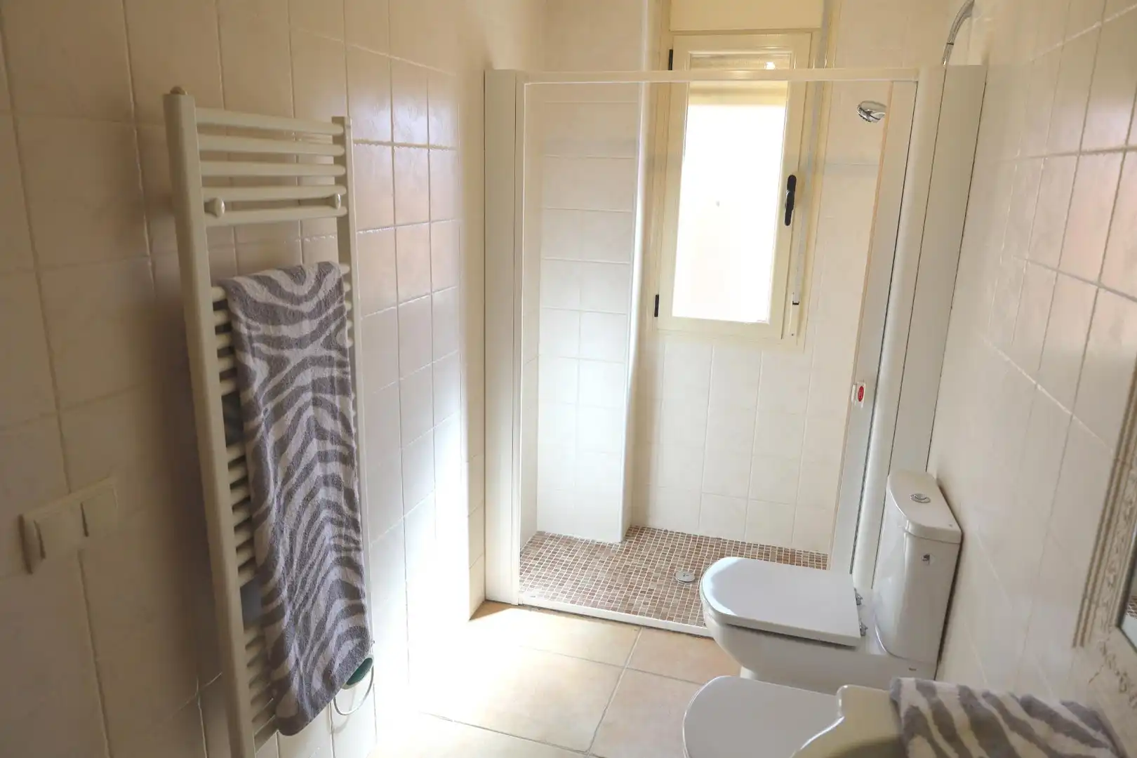 Bathroom of Houses for sale in Híjar  with Air Conditioner, Heating and Terrace