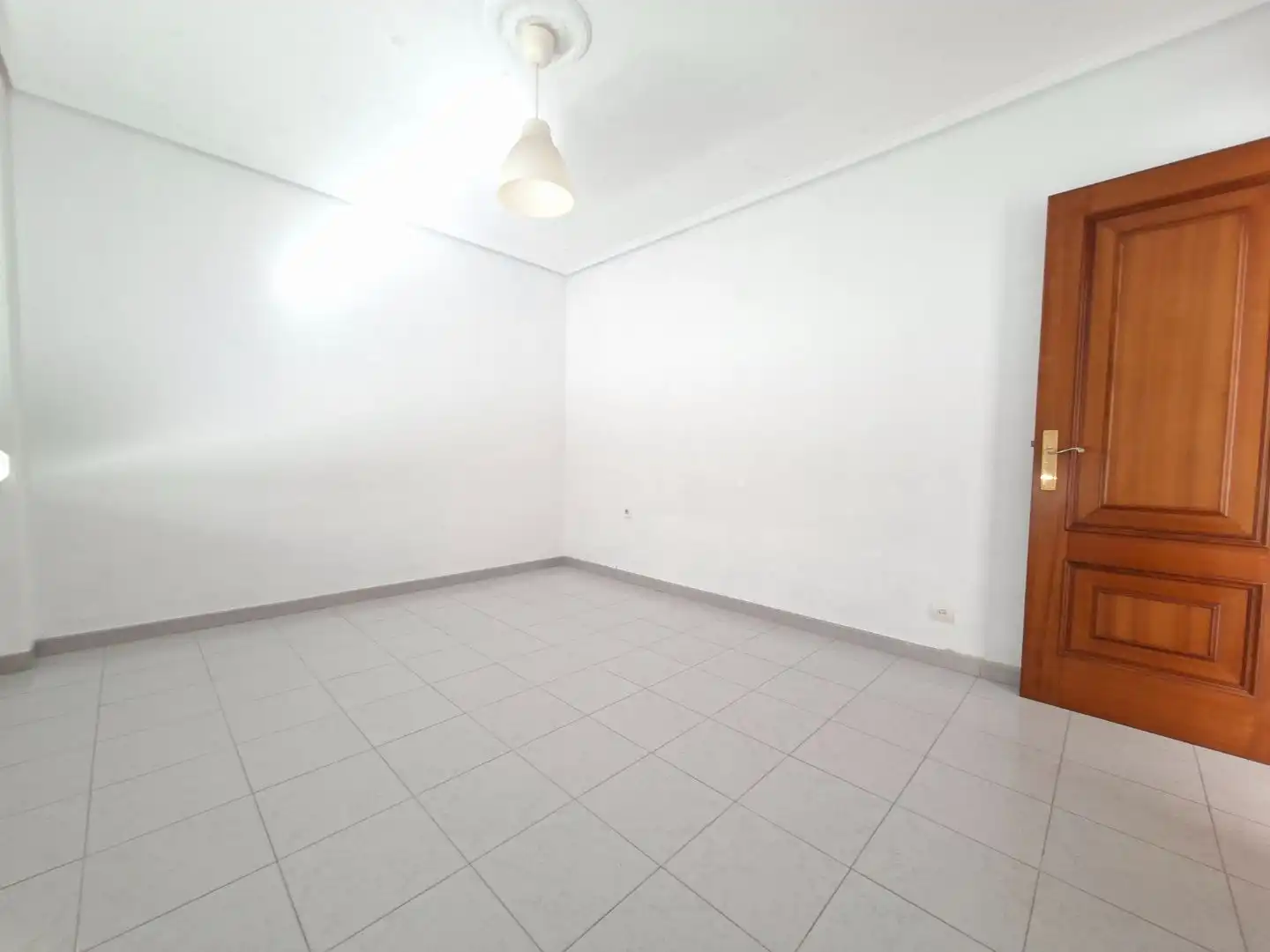 Wohnung zur Miete in Narón mit Parkett, Terrasse und Ofen