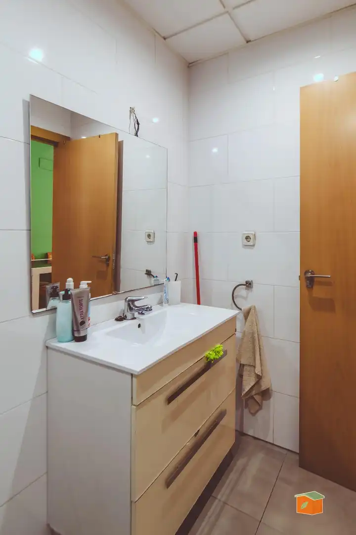Badezimmer von Erdgeschoss zum Verkauf in La Ràpita mit Klimaanlage, Abstellraum und Möbliert