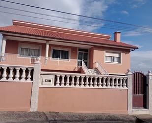 Vista exterior de Casa o xalet de lloguer en Carballo