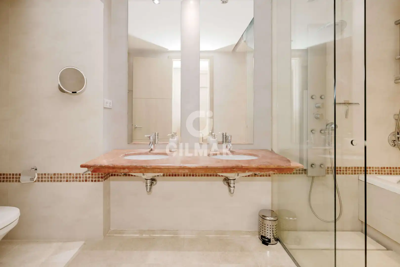 Baño de Apartamento en venta en Sotogrande con Calefacción, Jardín privado y Trastero