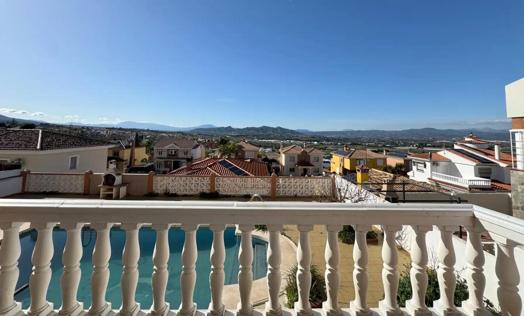 Piscina de Casa o xalet en venda en Alhaurín de la Torre amb Aire condicionat, Calefacció i Jardí privat