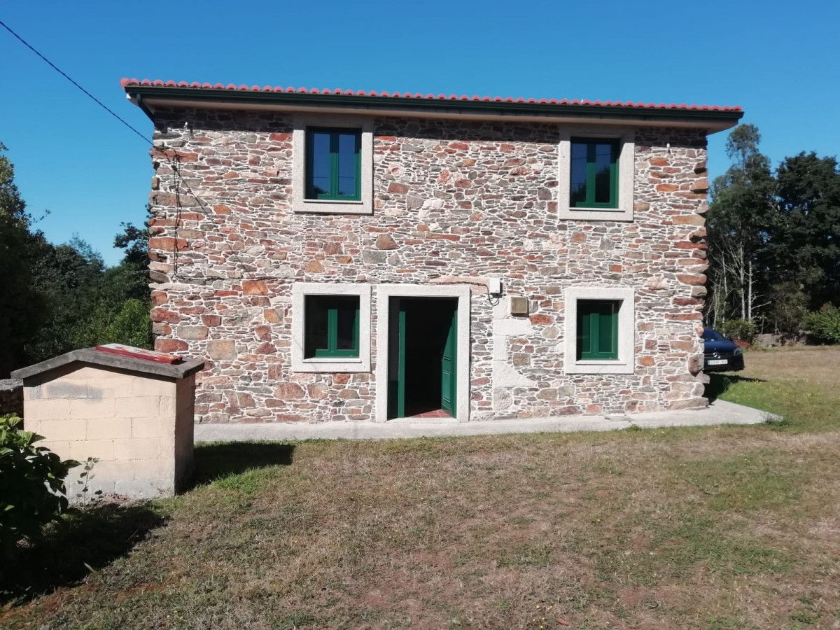Vista exterior de Casa o xalet en venda en Carballo amb Calefacció i Traster
