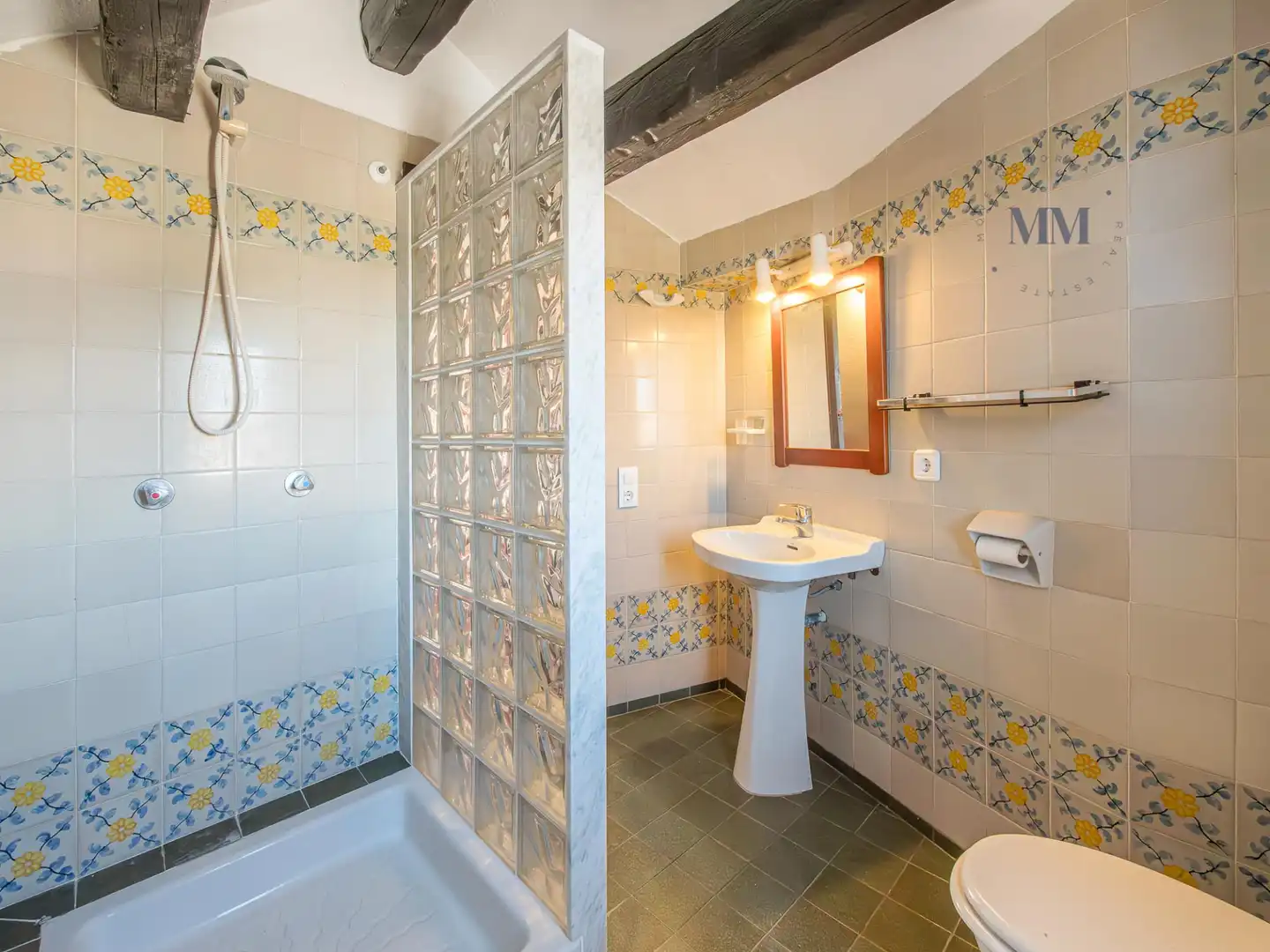 Badezimmer von Maisonette zum Verkauf in Es Castell mit Klimaanlage, Terrasse und Balkon