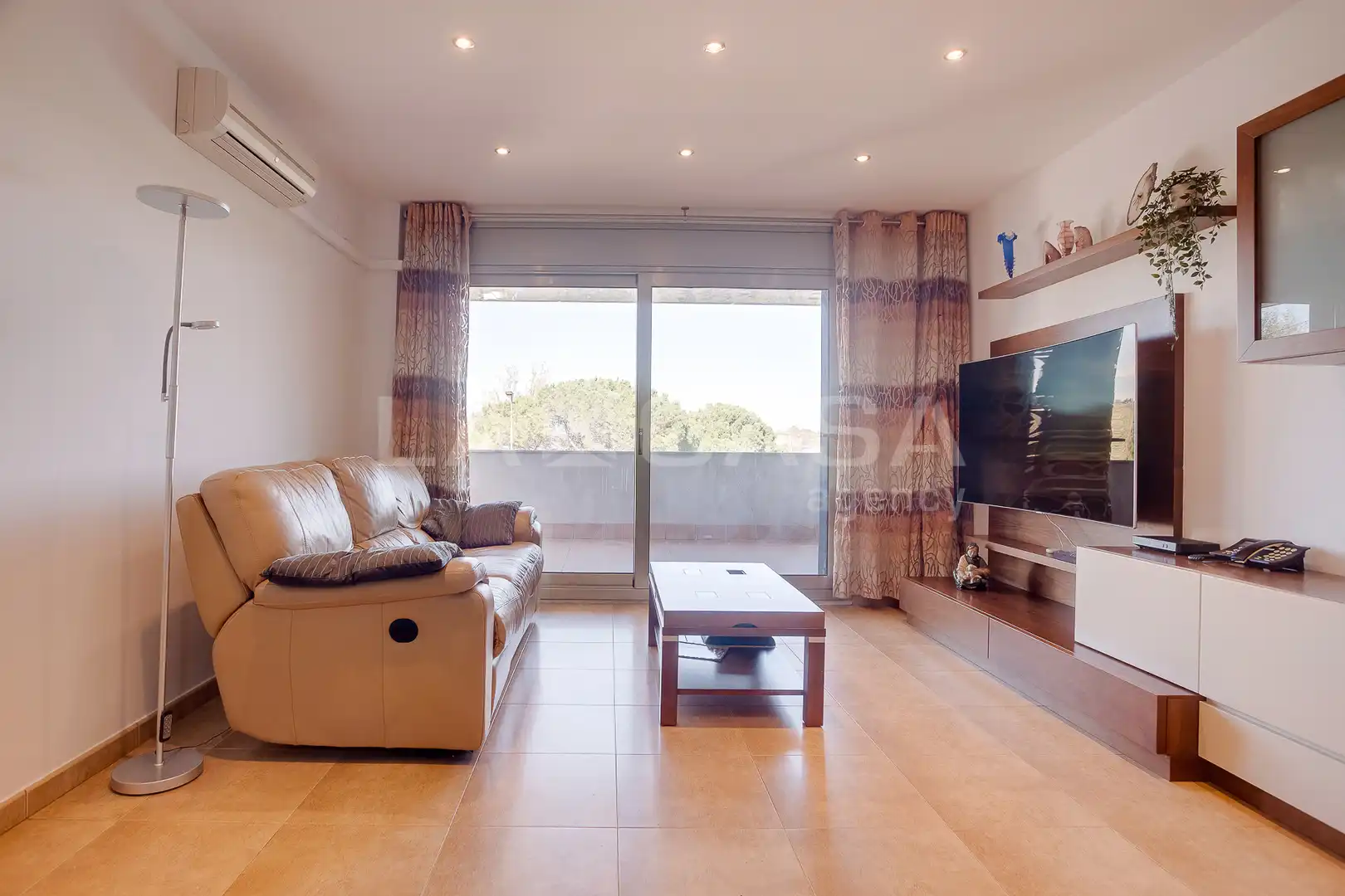 Sala de estar de Casa adosada en venta en Montornès del Vallès con Calefacción, Terraza y Trastero