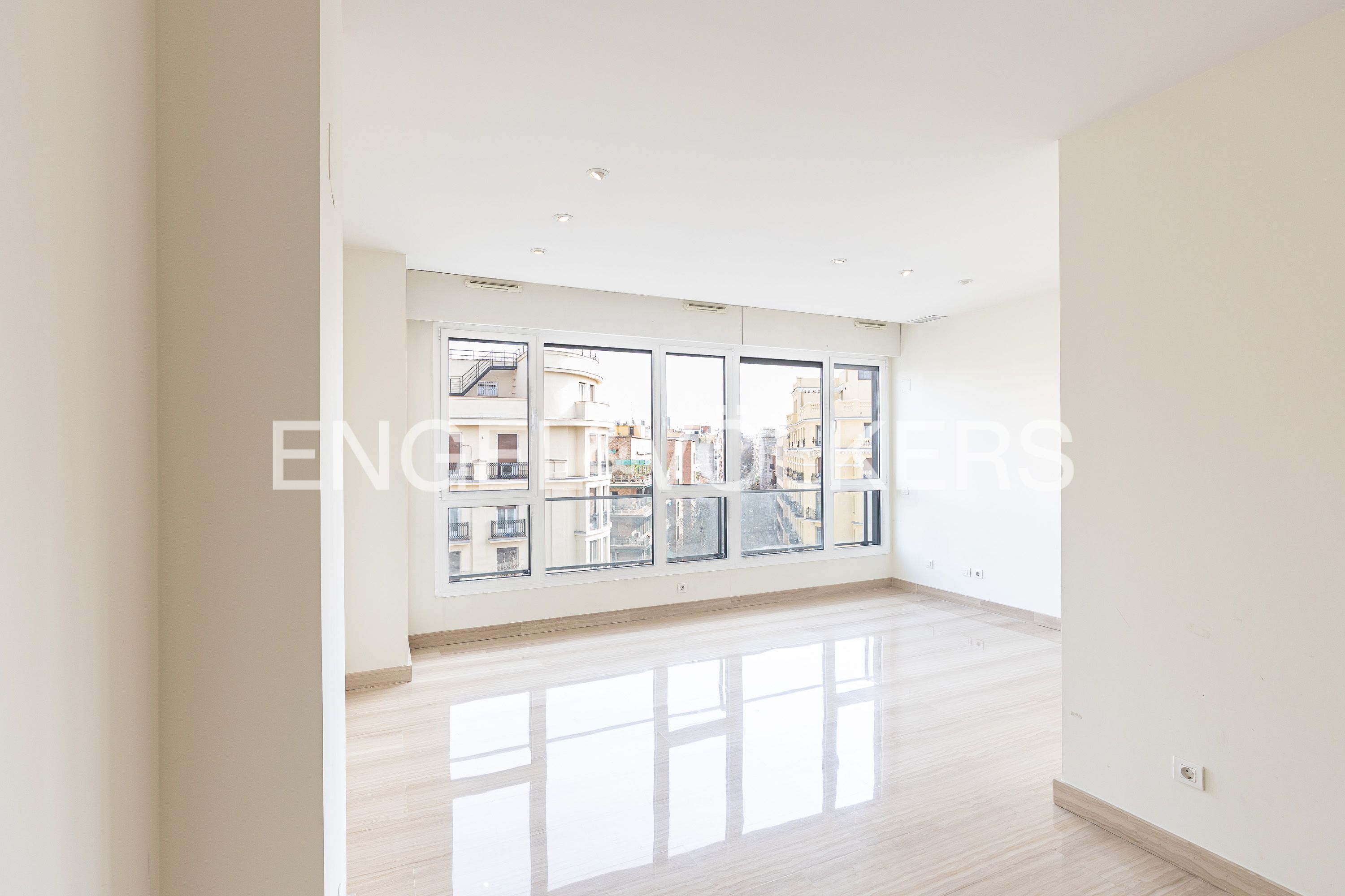 Sala d'estar de Àtic de lloguer en  Madrid Capital amb Aire condicionat, Calefacció i Parquet