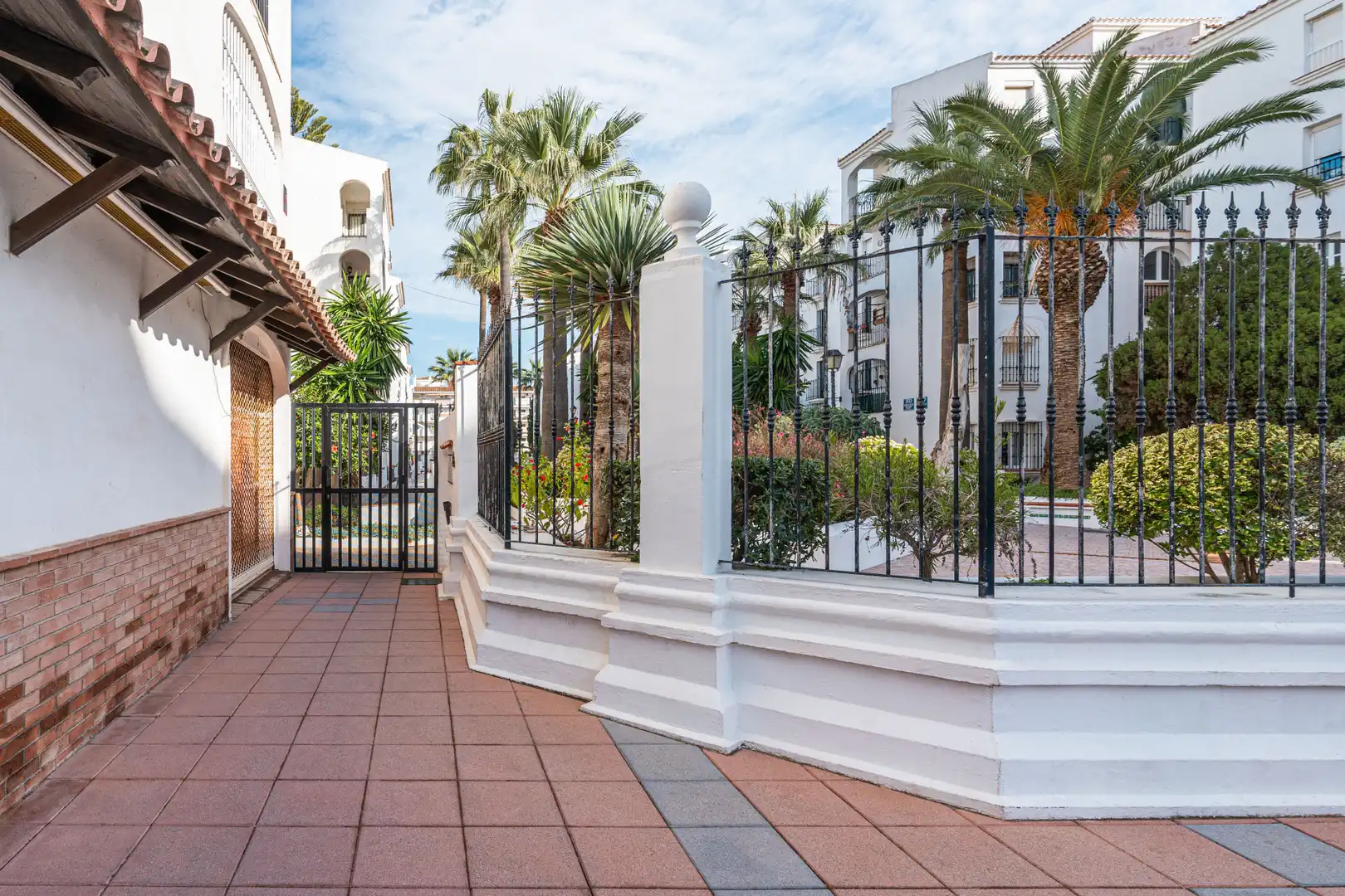 Außenansicht von Dachboden zum Verkauf in Manilva mit Klimaanlage, Terrasse und Schwimmbad