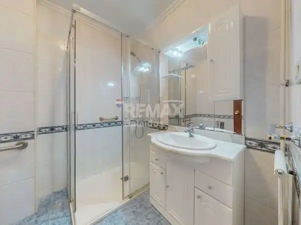 Bathroom of Flat for sale in Vigo   with Heating and Storage room