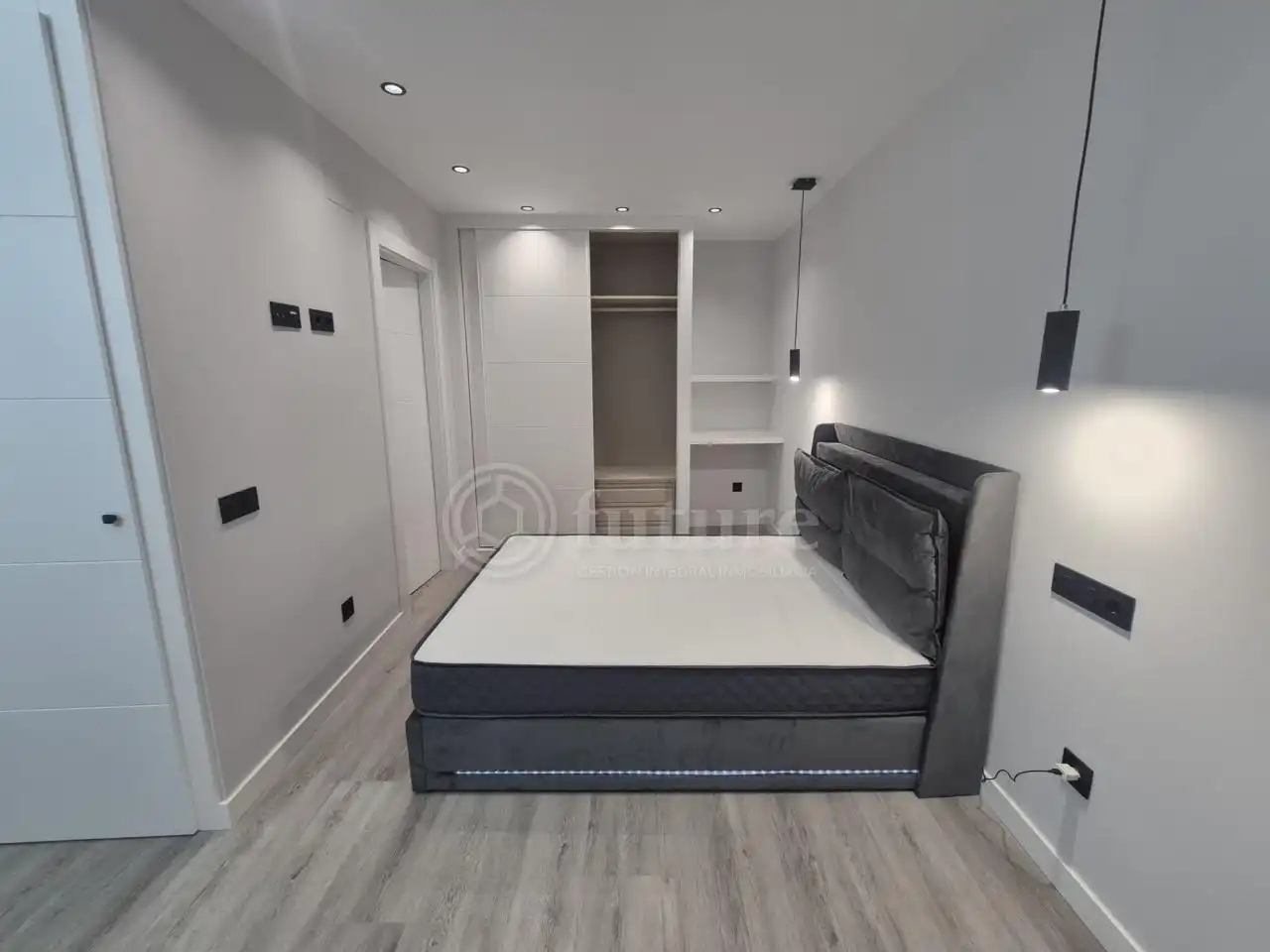 Bedroom of Study for sale in Salamanca  with Air Conditioner, Heating and Furnished