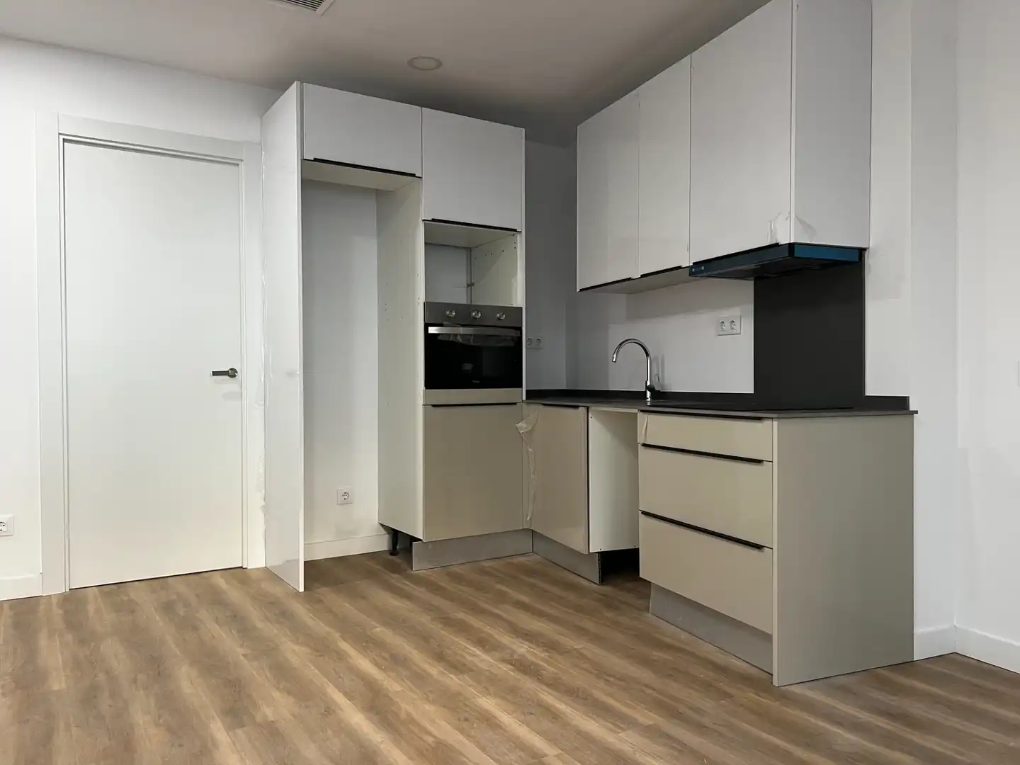 Kitchen of Ground floor for sale in Badalona  with Parquet flooring, Oven and Alarm
