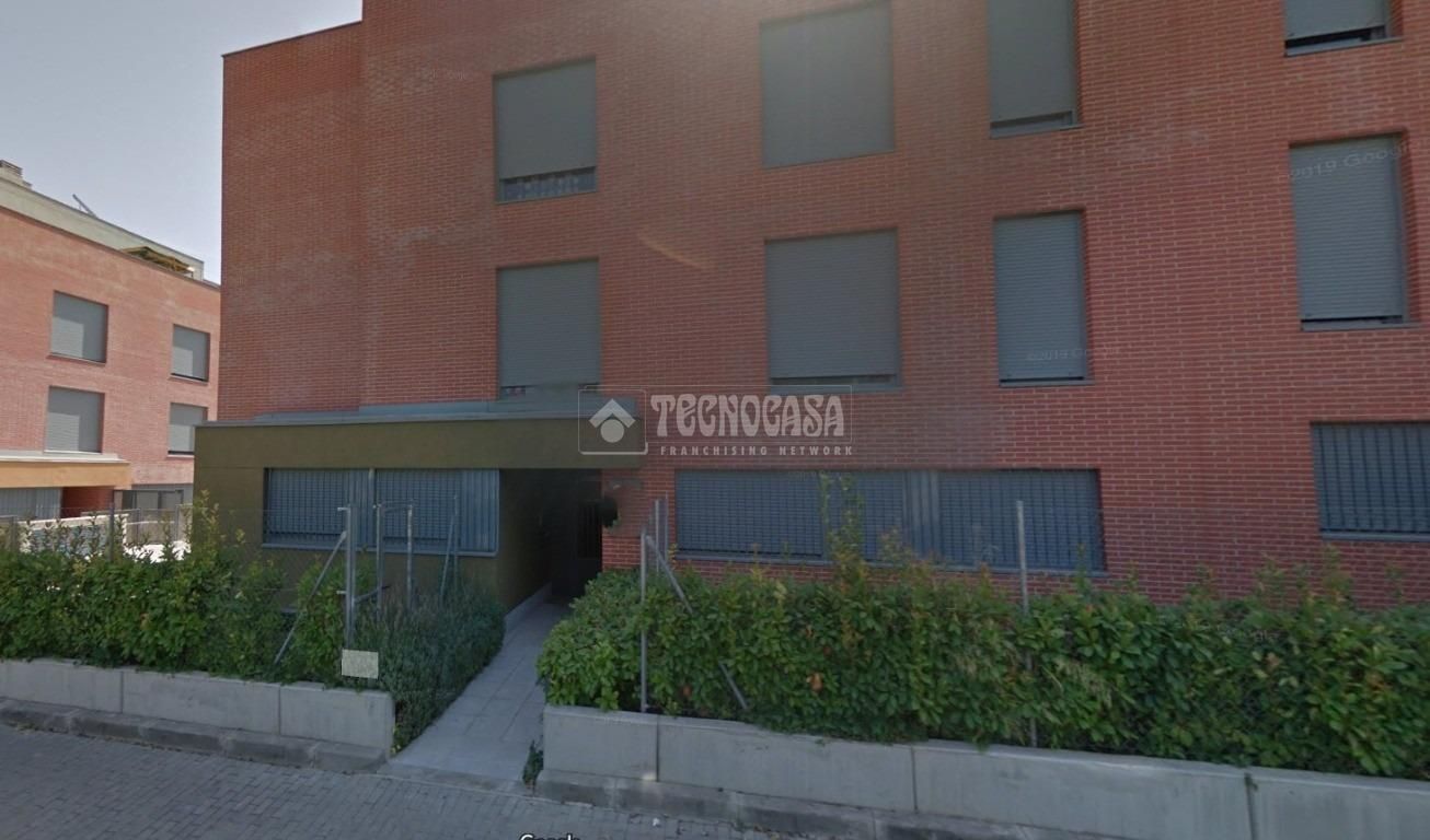 Vista exterior de Pis en venda en Villalbilla amb Jardí privat