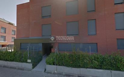 Vista exterior de Pis en venda en Villalbilla amb Jardí privat
