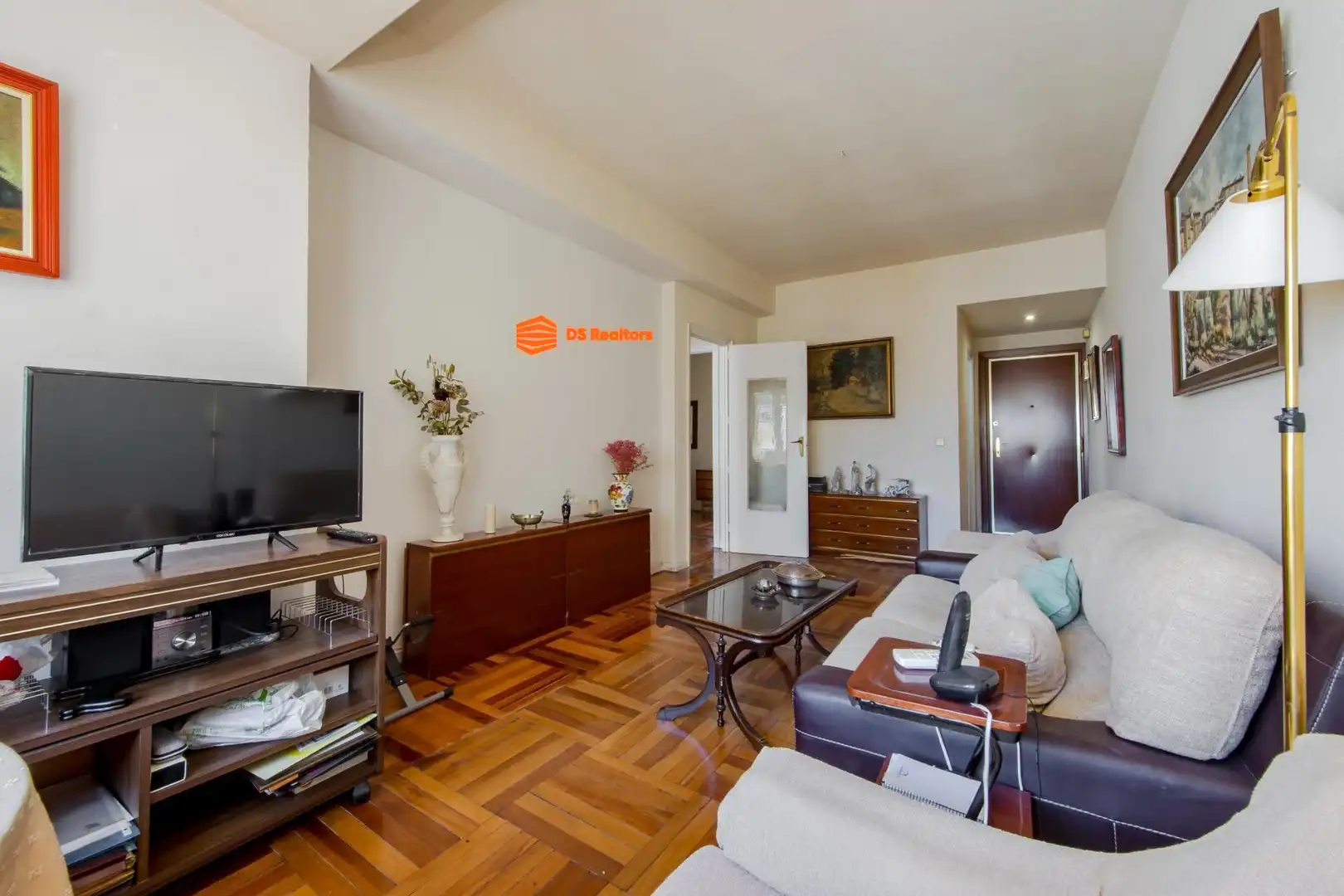 Living room of Flat for sale in Madrid  with Air Conditioner, Heating and Parquet flooring