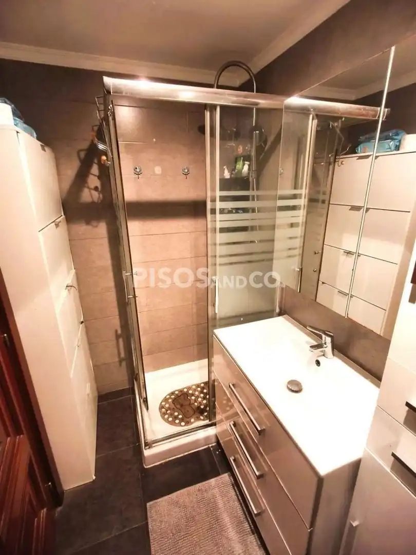 Baño de Piso en venta en A Coruña Capital  con Trastero y Amueblado