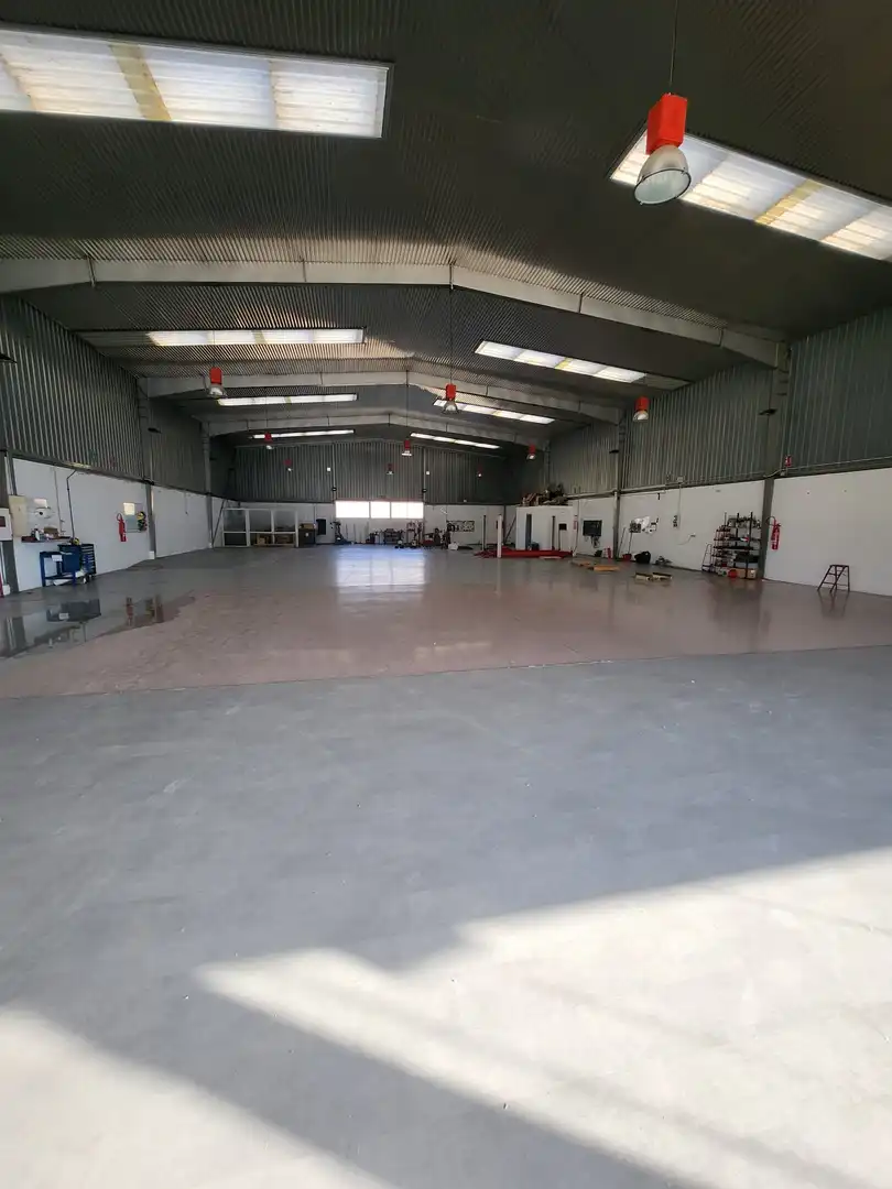 Fabrikhallen zum Verkauf in Sant Esteve Sesrovires