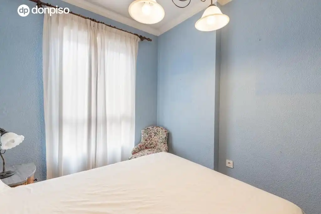 Dormitori de Casa adosada en venda en Granada amb Terrassa i Piscina comunitària