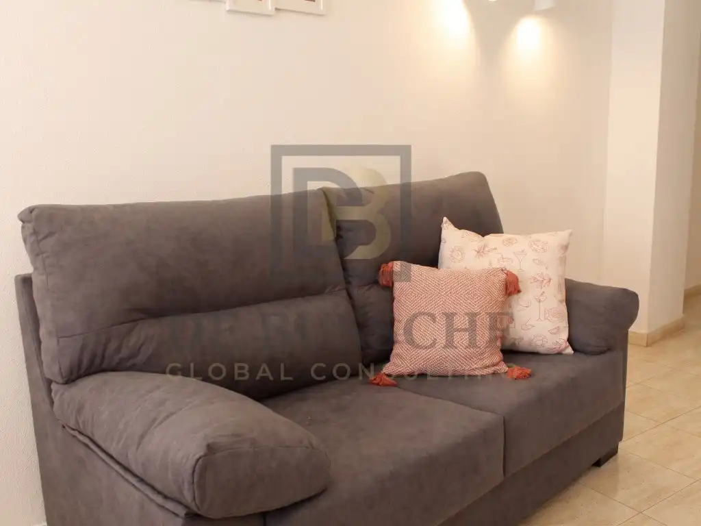 Sala de estar de Piso de alquiler en Torrevieja con Piscina, Amueblado y Lavadora