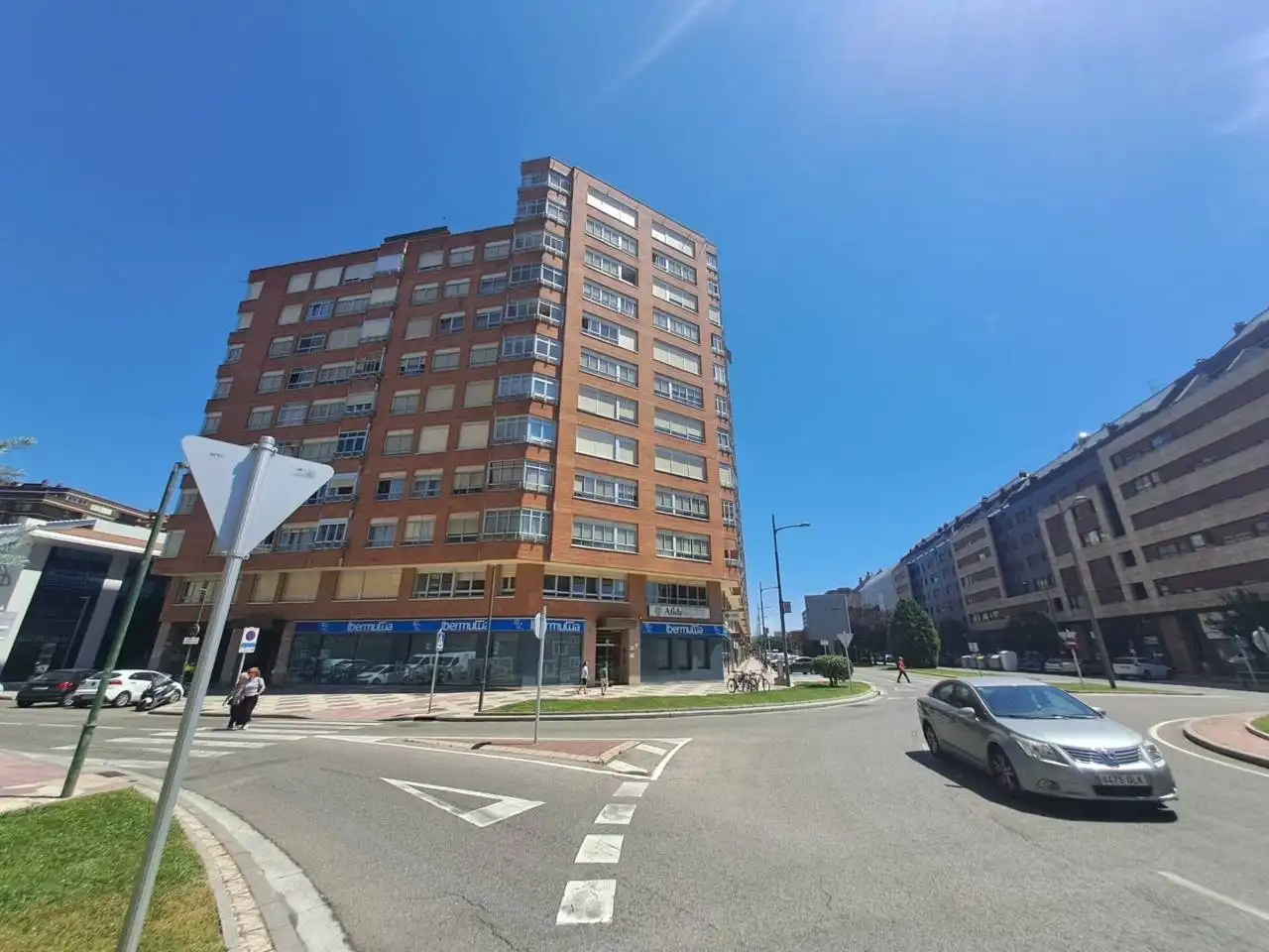 Flat for rent in Calle Antonio Machado, Reyes Católicos