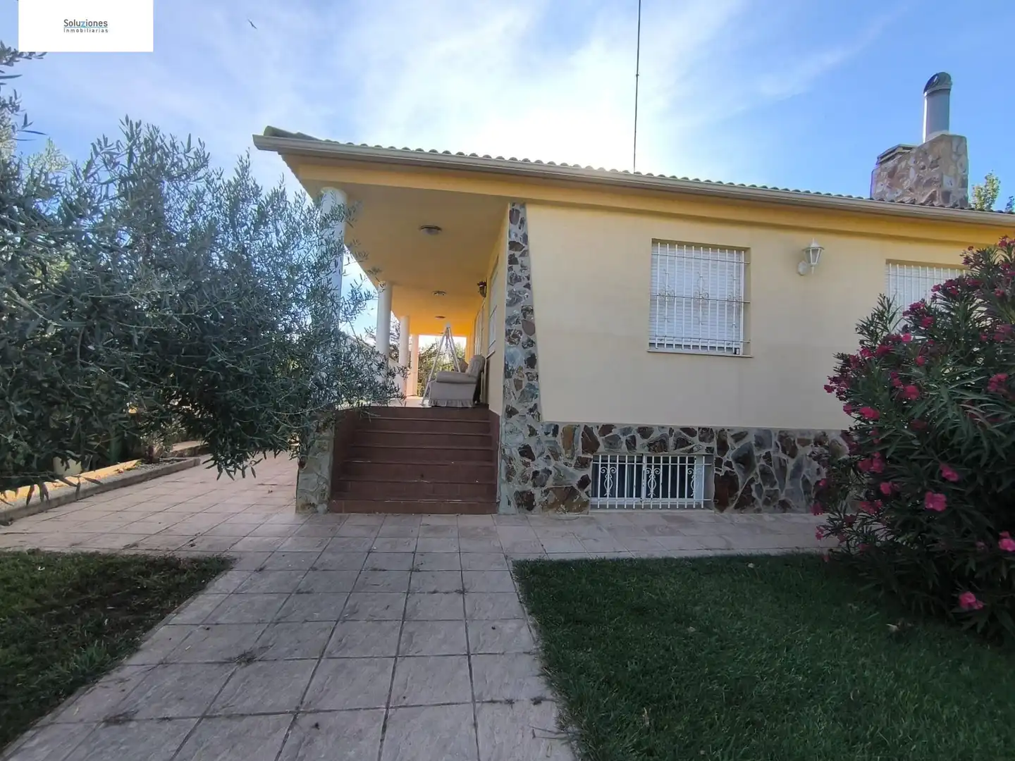Vista exterior de Casa o xalet en venda en Albacete amb Aire condicionat, Calefacció i Jardí privat