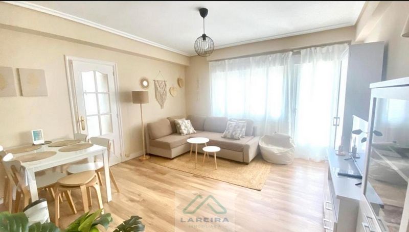 Living room of Flat for sale in Vigo   with Heating, Terrace and Furnished
