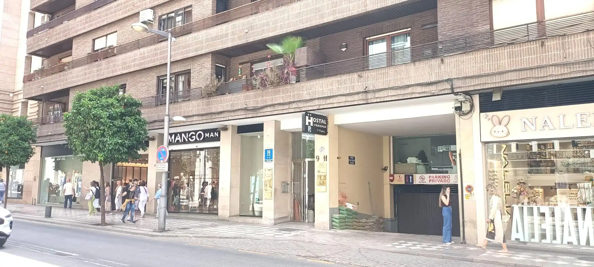 Exterior view of Office for rent in Granada  with Air Conditioner and Heating