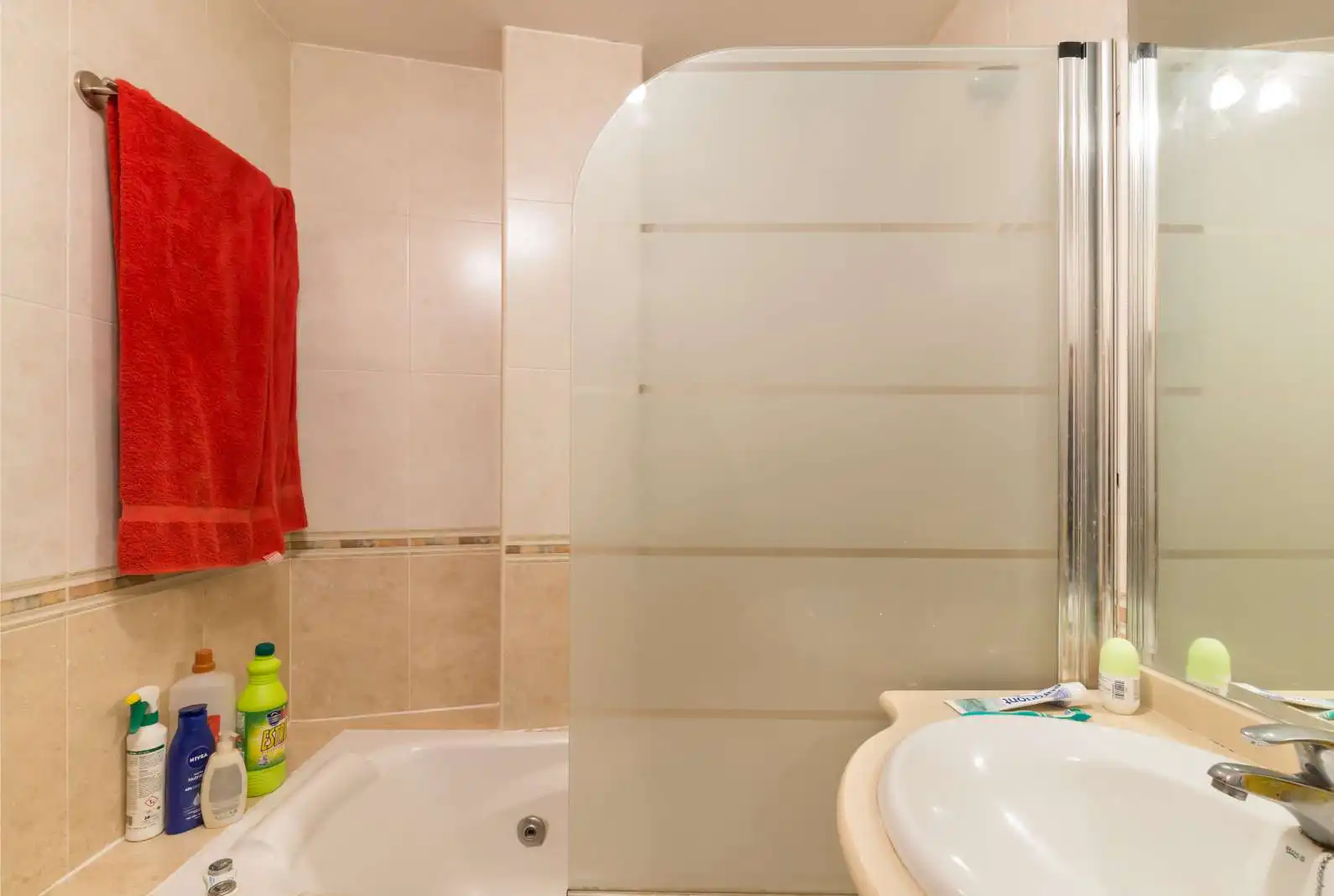 Baño de Piso en venta en Pedrezuela con Calefacción y Amueblado