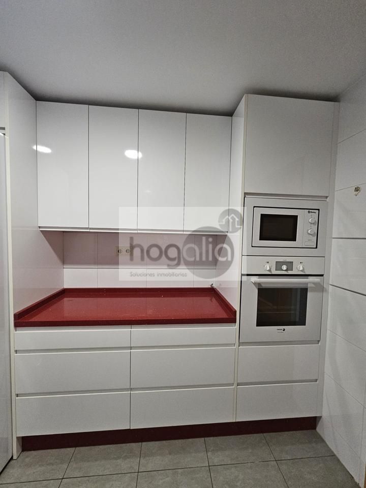 Kitchen of Flat to rent in  Sevilla Capital  with Air Conditioner, Furnished and Community pool