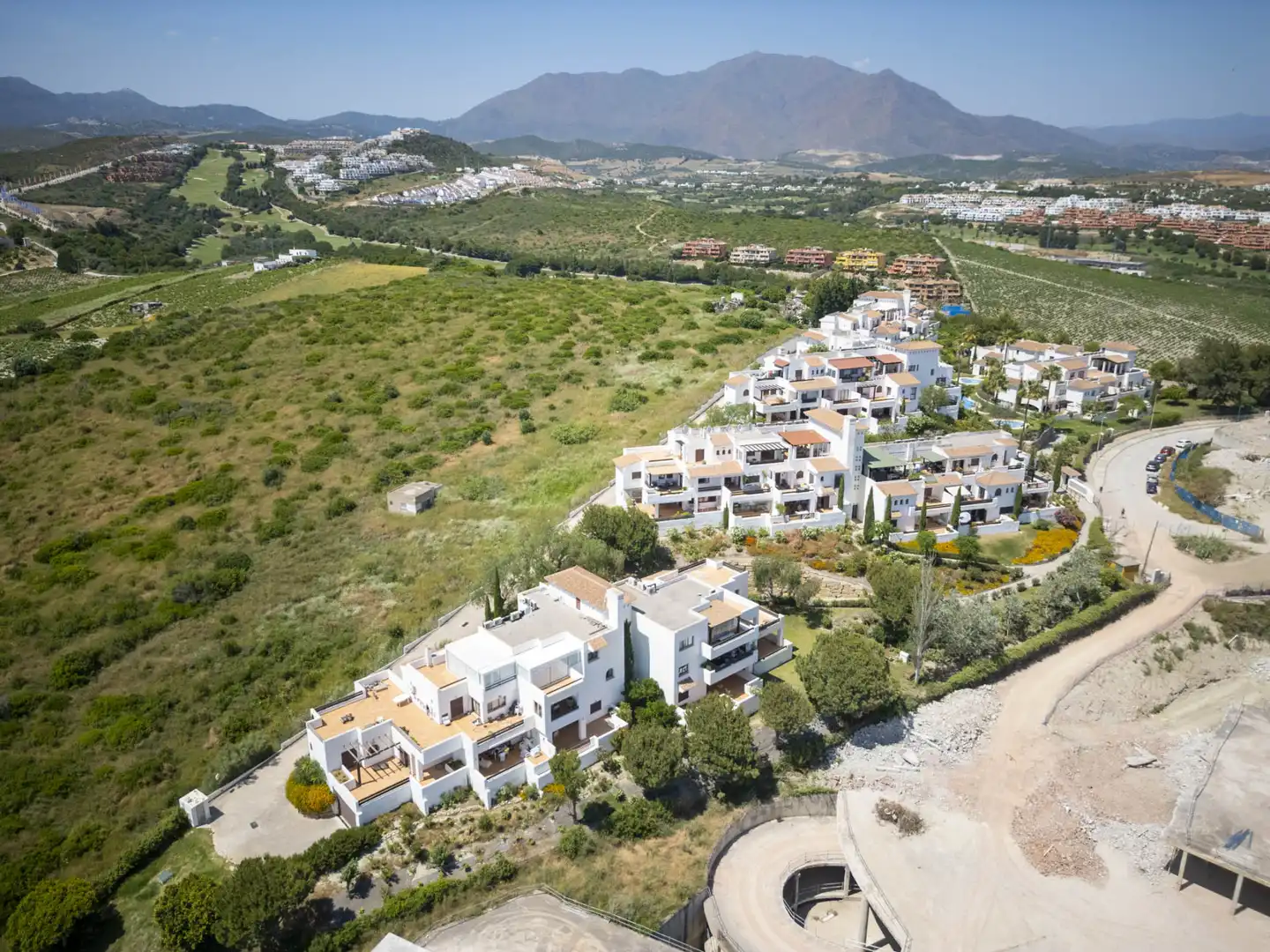 Vista exterior de Apartament en venda en Casares amb Aire condicionat, Terrassa i Piscina