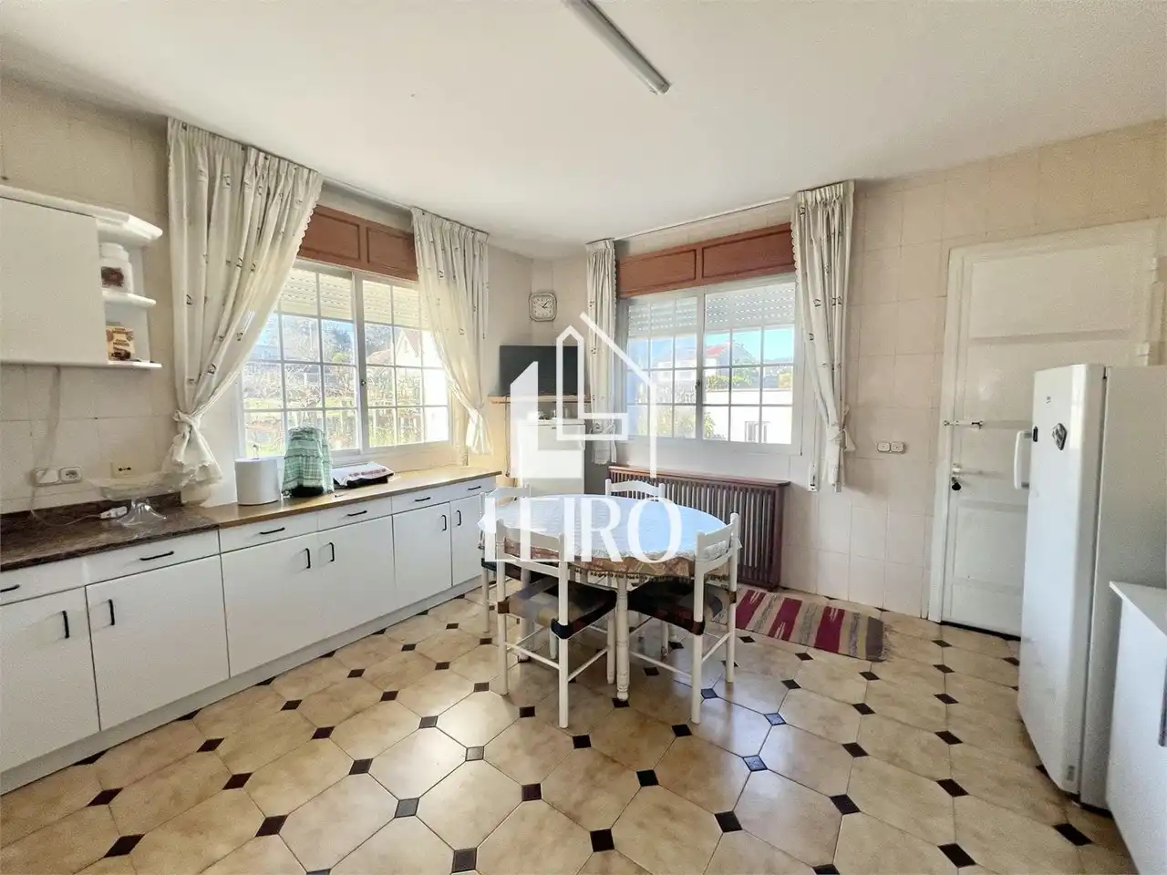 Cuina de Casa o xalet en venda en Meis amb Calefacció, Jardí privat i Terrassa
