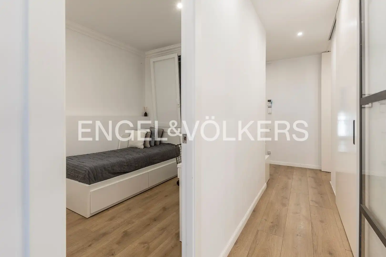 Flat for sale in Barcelona  with Air Conditioner, Heating and Balcony